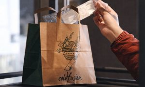 Tek kullanımlık plastik çatal bıçak seti ve Coldfusion paketleme süreci