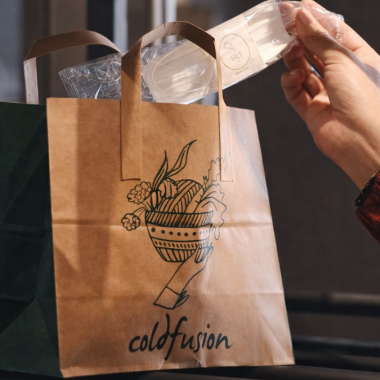 Tek kullanımlık plastik çatal bıçak seti ve Coldfusion paketleme süreci