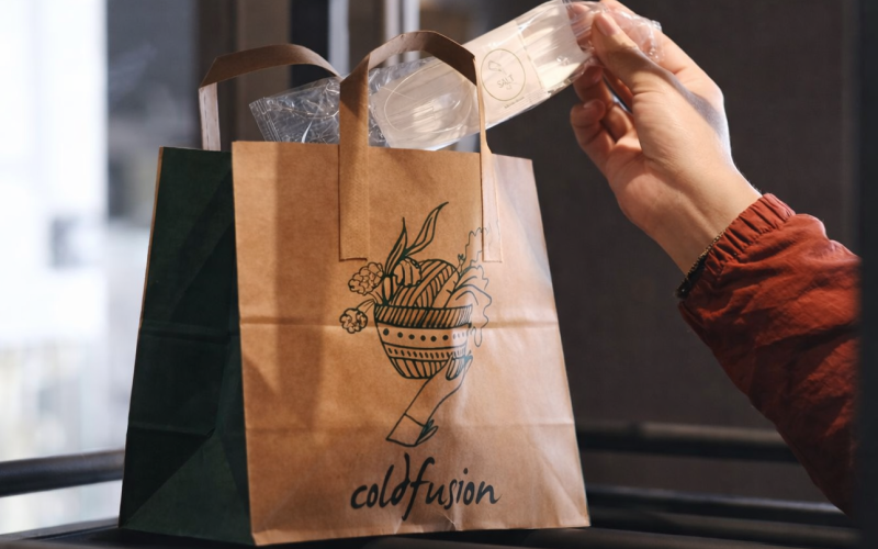 Tek kullanımlık plastik çatal bıçak seti ve Coldfusion paketleme süreci