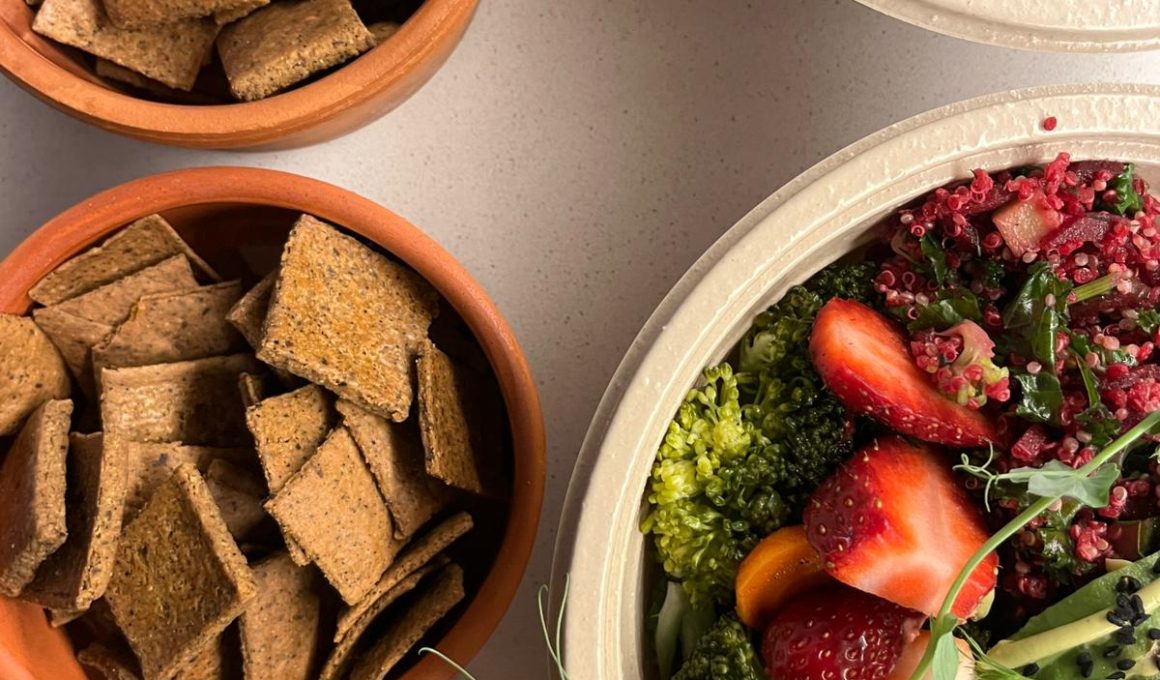 Glisemik indeks ve tokluk hissini destekleyen dengeli öğün örneği sebze ve sağlıklı yemekler