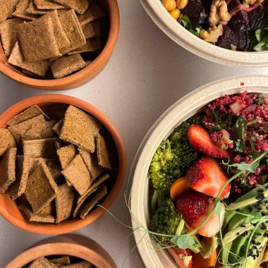 Glisemik indeks ve tokluk hissini destekleyen dengeli öğün örneği sebze ve sağlıklı yemekler